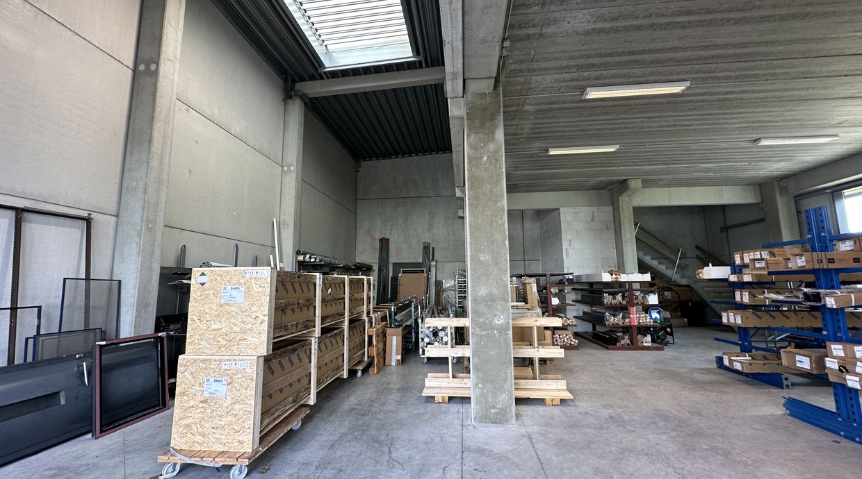 Bedrijfsgebouw te koop in Diepenbeek