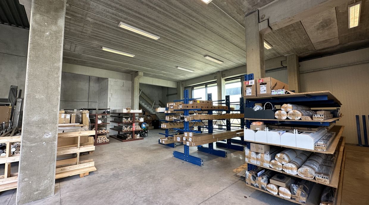 Bedrijfsgebouw te koop in Diepenbeek