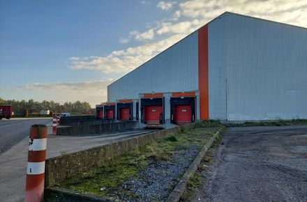 Industrieel gebouw te huur in Opglabbeek