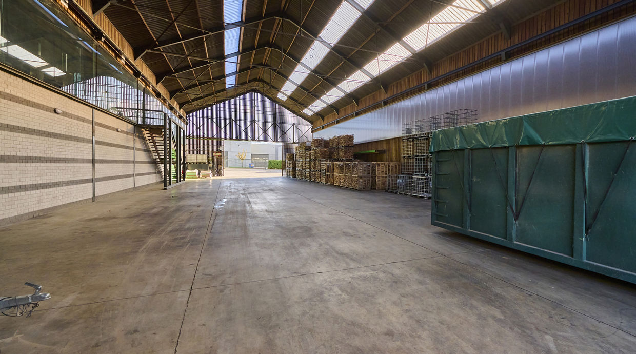 Industrieel gebouw te koop in Nieuwerkerken