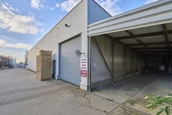 Industrieel gebouw te koop in Nieuwerkerken