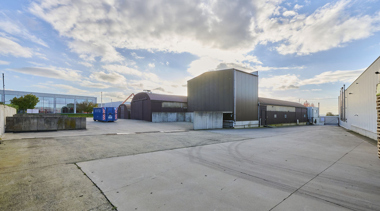 Industrieel gebouw te koop in Nieuwerkerken